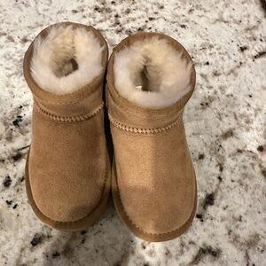 UGG Ultra Mini Tan
